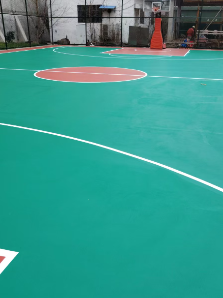 博爱 球场长期使用易出现地面开裂